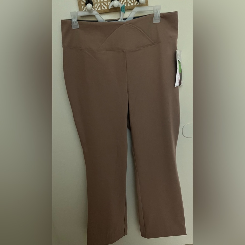 New with tags Chic Women's Straight Leg Pants in Brown